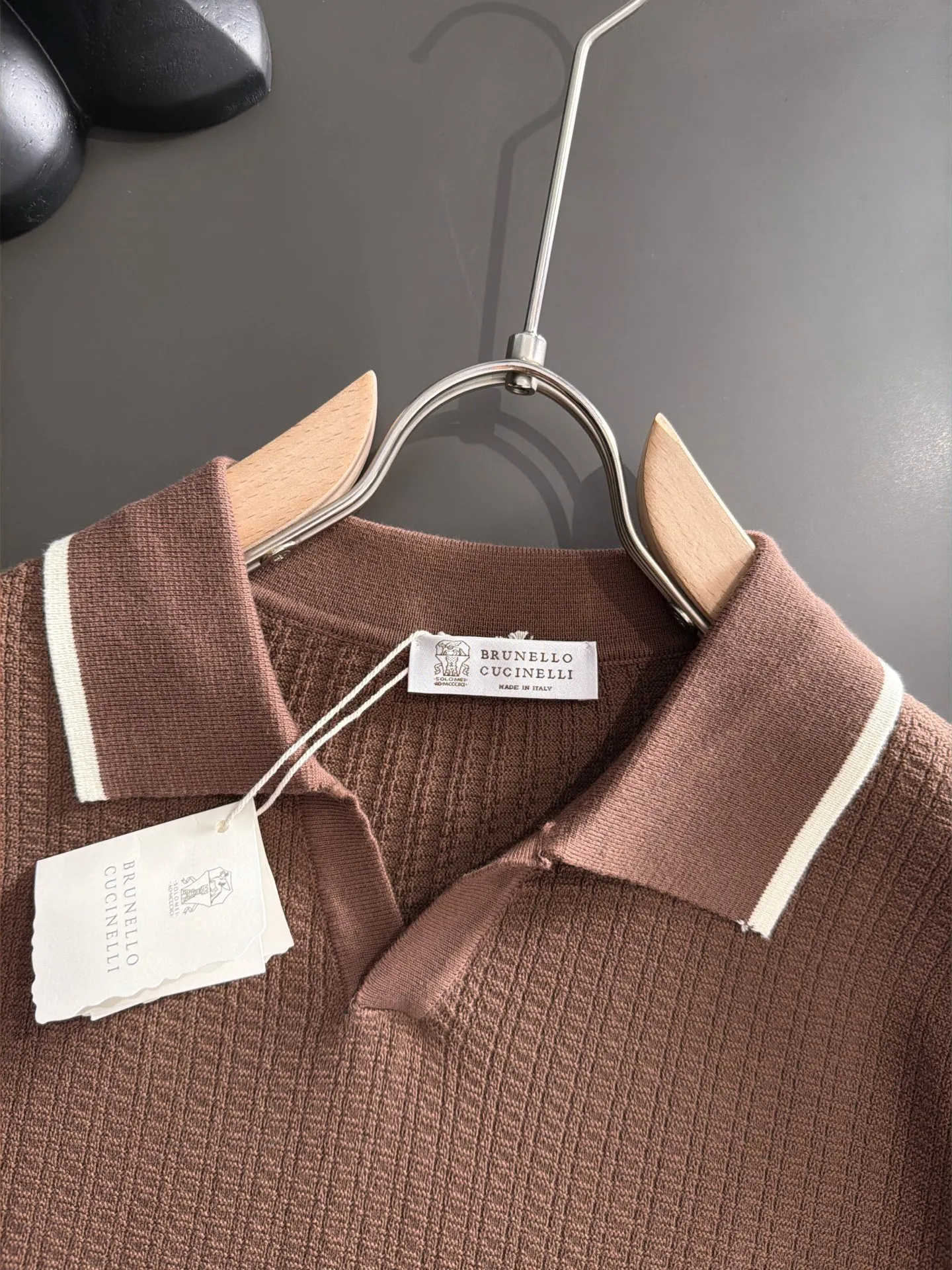 Next day shipment BC high quality-Brunello Cucineli 26ss New Arrival men's short-sleeved T-shirt. Like LP, it belongs to the same old-money style top brand. New Arrival is a top-notch brand. New Arrival Original men's casual short-sleeved. Made of combed cotton yarn knitted cotton-like fabric. Exclusive Premium custom-controlled raw materials. It feels substantial when weighed. The upper body is also more textured than ordinary T-shirts. Fashionable Versatile Hot Sale, skin-friendly and comfortable to wear, premium boutique, exquisite workmanship from Factory, great upper body, essential item for men, complete with three standards Sizes M-3XL